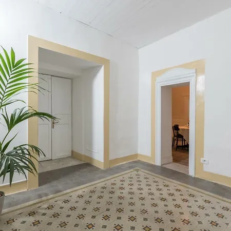 Qasr Home Beautiful Apartment In Palermo Exterior photo