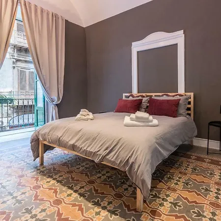 Qasr Home Beautiful Apartment In Palermo Exterior photo